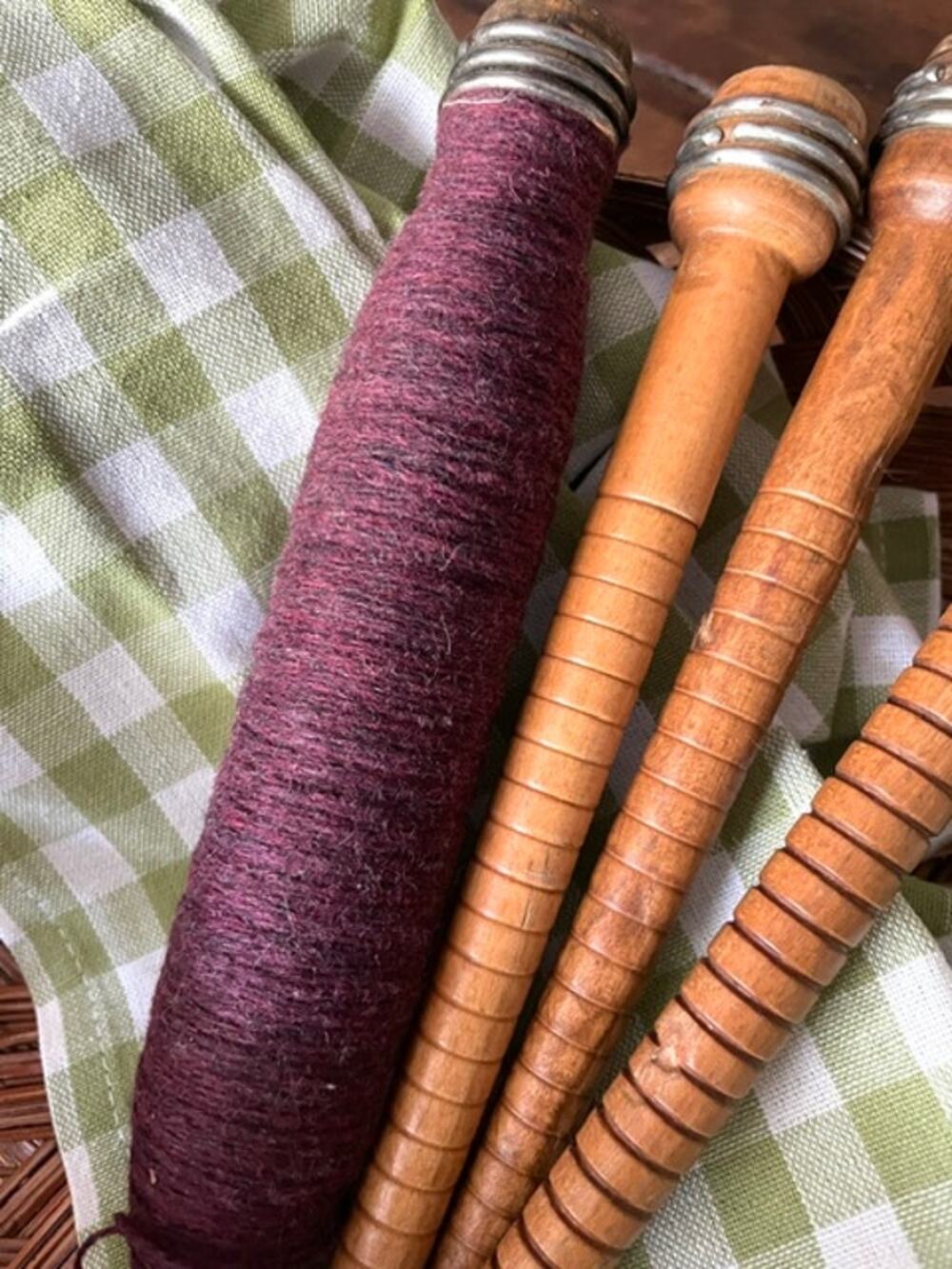 Vintage 4 Wooden Bobbins Textile Spindles Primitive Farmhouse Cottagecore Set 2